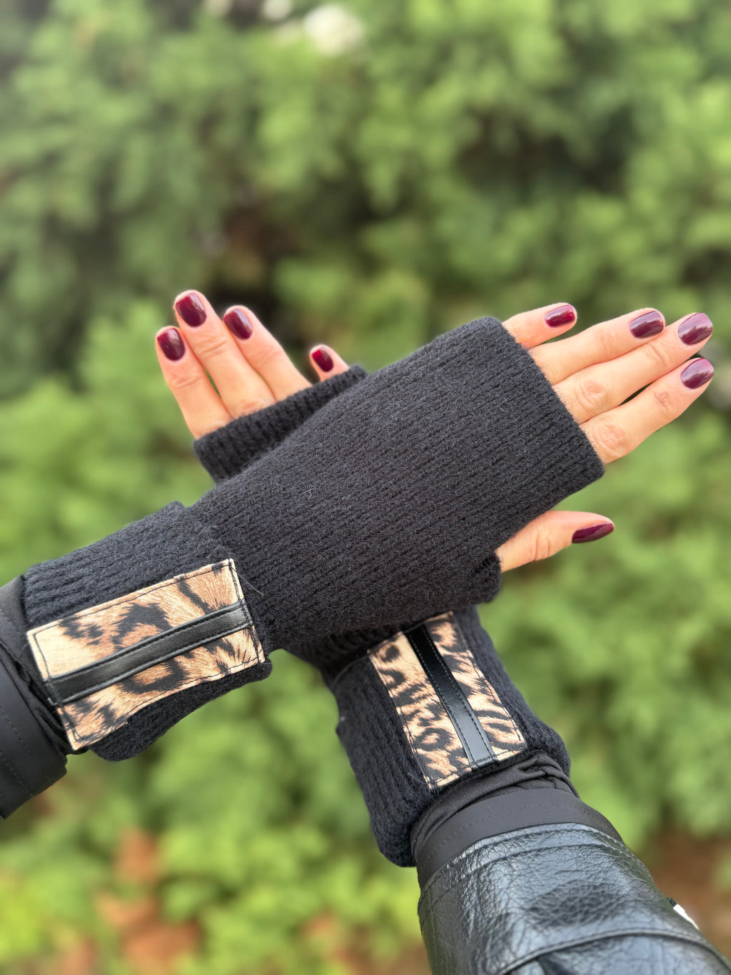 Mitaines noir et léopard